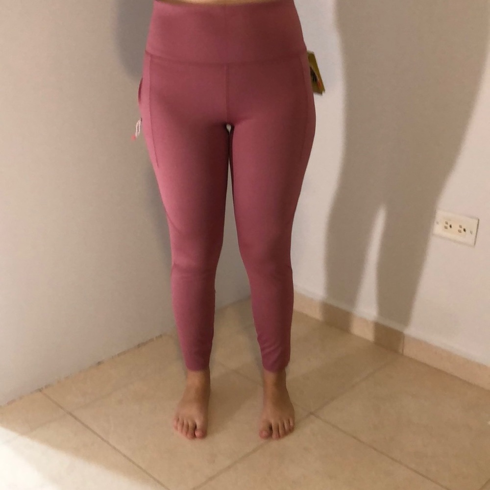 All in motion High rise leggin.   Size 7/8. Or Large